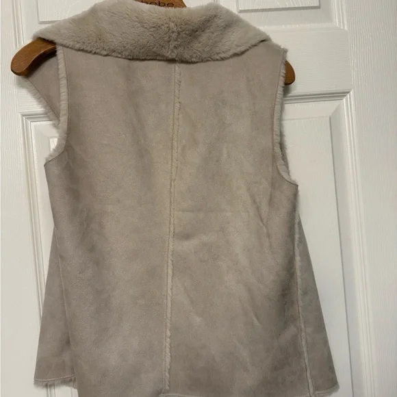 LOFT Light Tan Faux Fur Vest - Picture 6 of 7